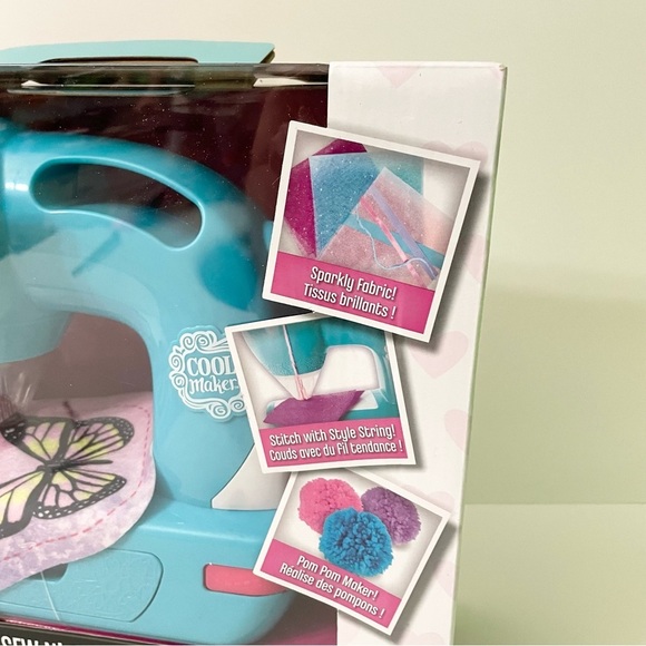 Cool Maker - Deluxe Sew N Style Sewing Machine with Pom Pom Maker Attachment - Picture 3 of 16